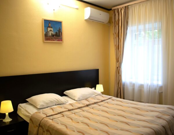 Стандартный двухместный номер с одной большой кроватью